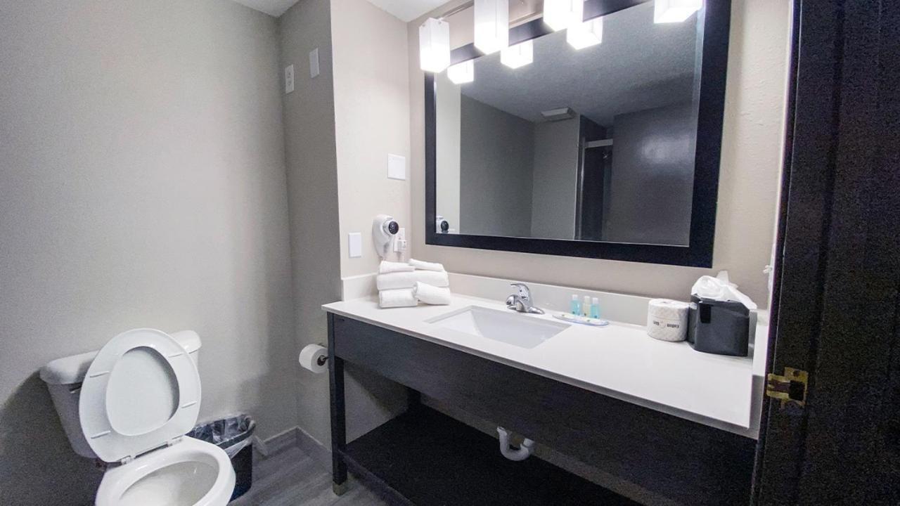 Quality Inn Roseville-Detroit North Εξωτερικό φωτογραφία